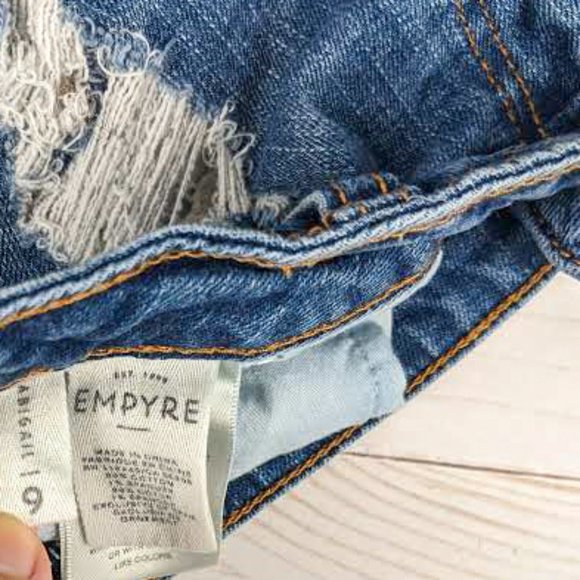 🎇 Empire Abigail Distressed Lace Pocket Shorts 9 - Picture 7 of 8